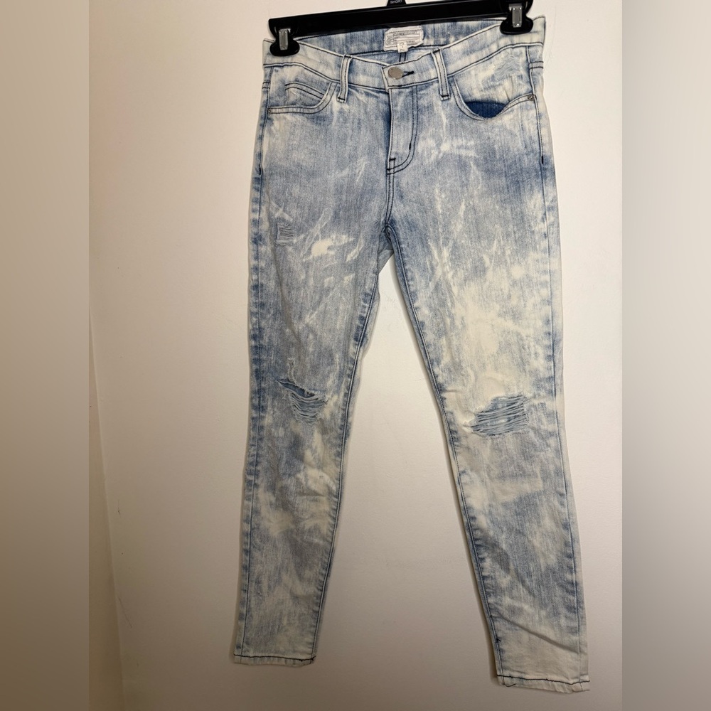 Current/Elliott Sz 27 wear for love /love for wear , distressed jeans.